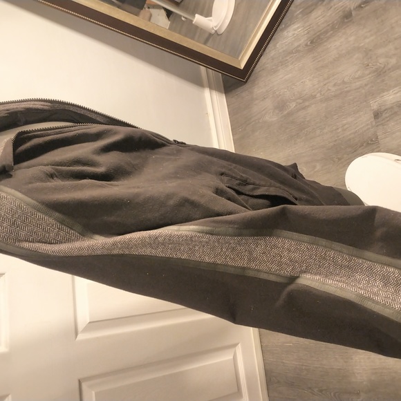 Lululemon Men's large track jacket - Picture 4 of 5